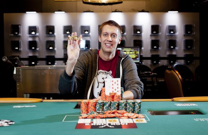 2012 WSOP: Růžička na 28. místě, „Kouzelník“ Esfandiari předvádí svůj um 101