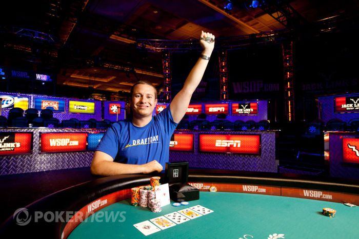 WSOP 2012: Hastings má náramek! 101