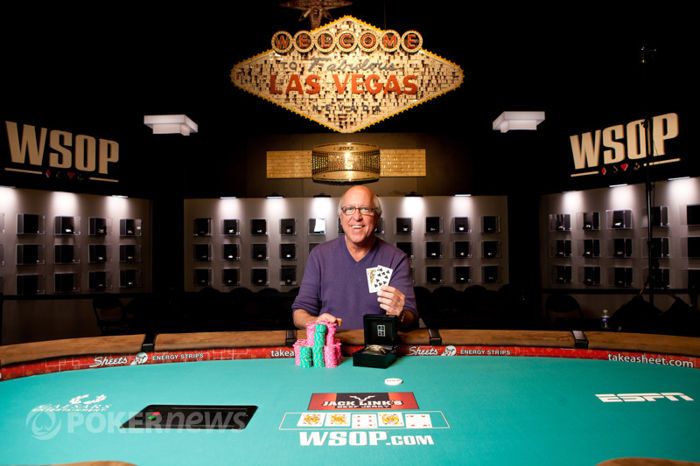 WSOP 2012: Hastings má náramek! 102