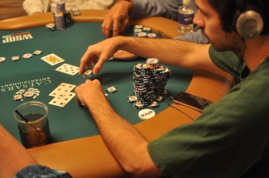 WSOP 2012 : Comment les joueurs tuent-ils le temps à une table ? 102