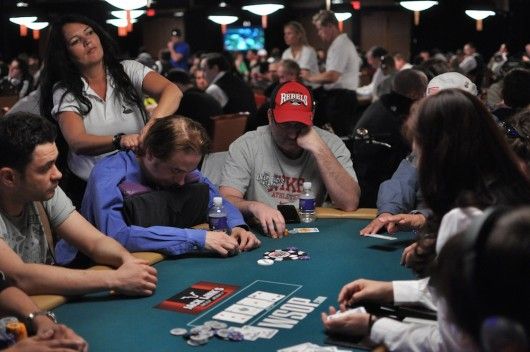 WSOP 2012 : Comment les joueurs tuent-ils le temps à une table ? 108