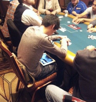 WSOP 2012 : Comment les joueurs tuent-ils le temps à une table ? 109