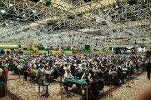 2012 World Series of Poker Dag 20:Obrestad ute av #28, Michael Mizrachi leder #30 101