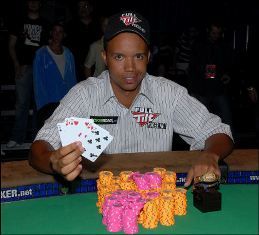 Philas Ivey po pergalės 2009m. WSOP $2,500 įpirkos 2-7 Draw Lowball turnyre