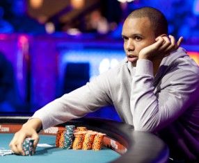 2012m. WSOP $10,000 įpirkos banko limito Holdem turnyras. Dvikova.