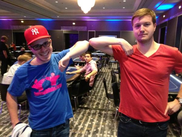 Tweet Tweet, Bad Beat - Lucky seat voor Dan Smith & Ivey actief bezig 101
