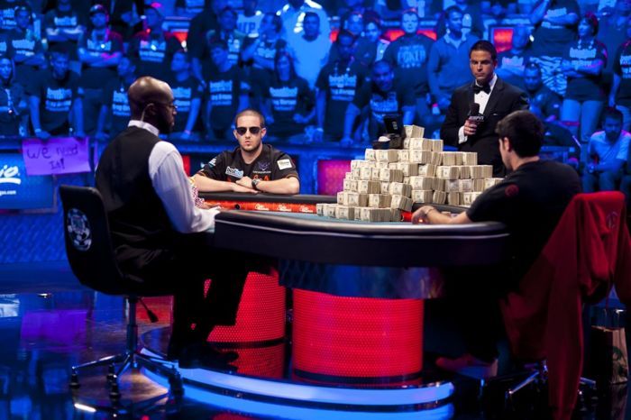 2012 World Series of Poker Main Event Final Table Photo Blog Day 2 111