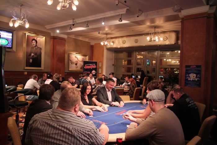 2013. aasta esimene PokerNews Live tõi laudadesse 49 mängijat.
