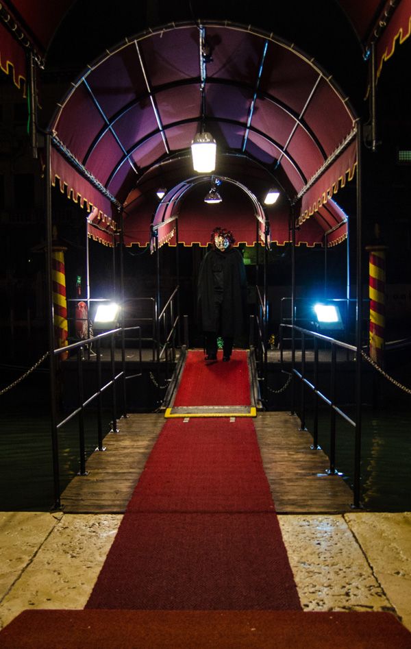 Phil Hellmuth's Grand Entrance to WPT Venice 103