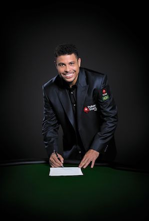 PokerNews Boulevard: Een jaar geen seks voor Antonio Esfandiari 102
