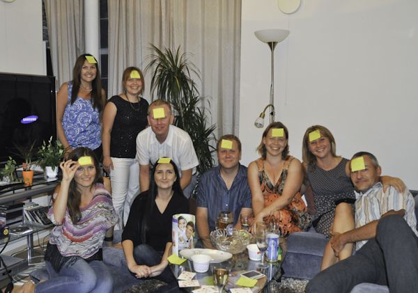 Siin me oleme! Vasakult "Annely", "Baretigaorav", "Kalakass", "Maheaatom", "Marjakas4", "Imre", "Kassike" ning "Savikoti" koos elukaaslasega. Kaamera taga on "Herlio"