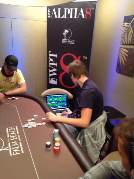 Viktor „Isildur1“ Blom gyvą ir internetinį pokerį spėja žaisti vienu metu (foto) 101