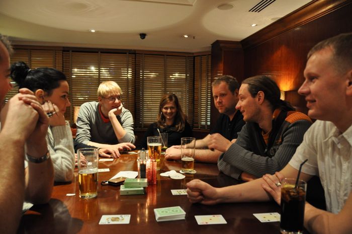 Eesti pokkerifännid Hiina pokkerit mängimas (2010)