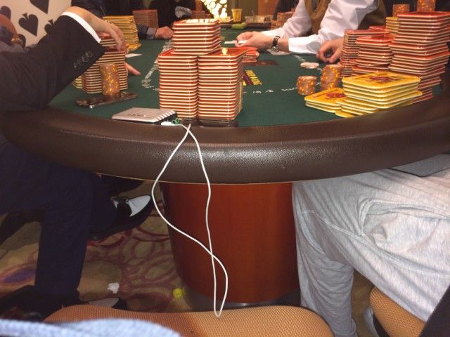 Makao mieste vykstančiuose pokerio žaidimuose - milijonų vertės bankai 101