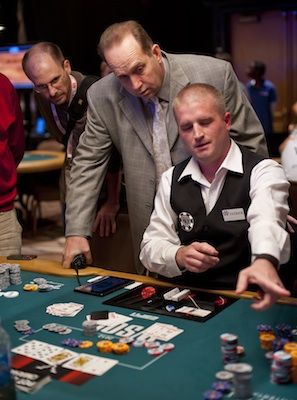 Casino Poker for Beginners: Introducing Poker Room Personnel, Part 1 101