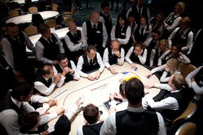 poker dealer salary hollywood casino