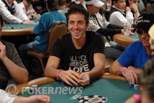 Brèves Poker : une vidéo, le mercato, un revenant 102