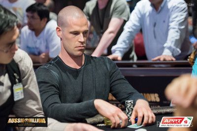 Jan Suchánek ve vedení po dni 1A v .600 Main eventu Aussie Millions 103