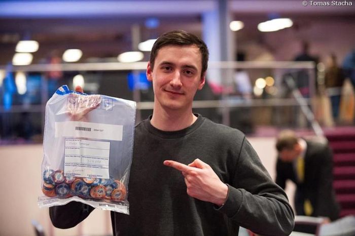 Deň 1a € 200.000 Main eventu PokerNews Cupu je odohraný 102