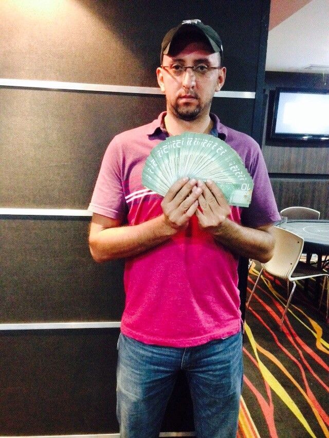 Gana ,600 con una escalera real en juego de / 101