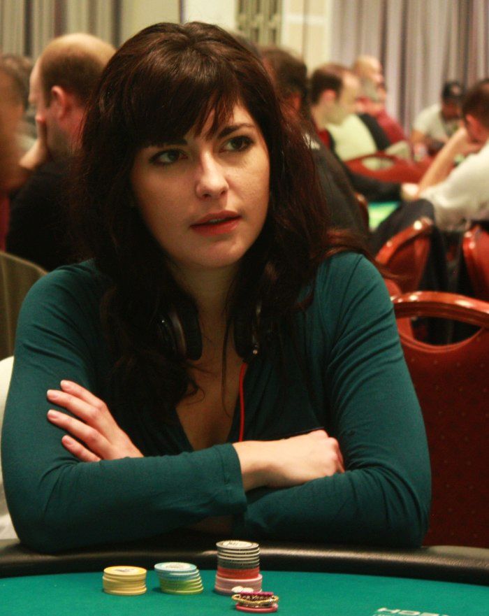 Vegas Dream Casting Poker Ladies : Caro Bozzolo rejoint Aima Lempereur dans la villa 103