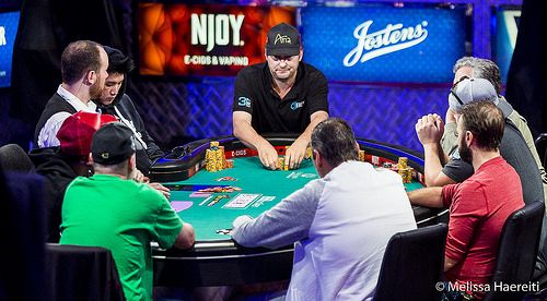 WSOP ME, ultimii 237. Negreanu il elimina pe Hellmuth si trece in ziua 5 pe 32 cu 73 de... 101