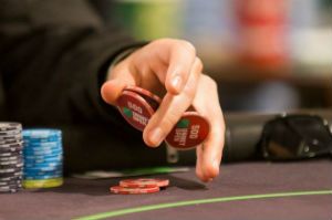 How to bet in poker