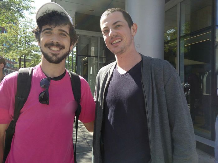 Tom Dwan joaca regulat la Poker King Club si se fotografiaza cu fanii pe strazile Manilei 101