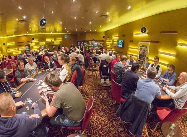 Jari Hurri Heads Field at Close of Day 1A MPNPT Manchester 101