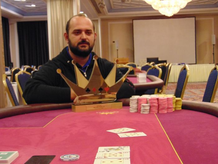 Ο Δημήτρης Γκατζάς κατακτά το €550 High Roller του October... 102