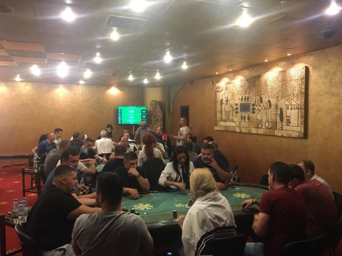 Deal μεταξύ Μελλίδη και POLY10 στο Monsterstack Madness του Finix... 101