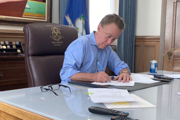 Gubernur Ned Lamont 