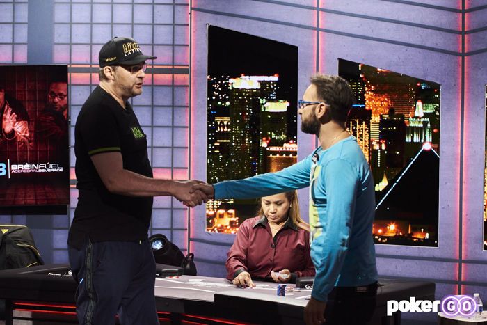 Phil Hellmuth mengalahkan Daniel Negreanu di Putaran 3