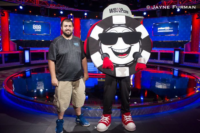 Chippy the WSOP Mascot with 2017 Main Event Winner Scott Blumstein