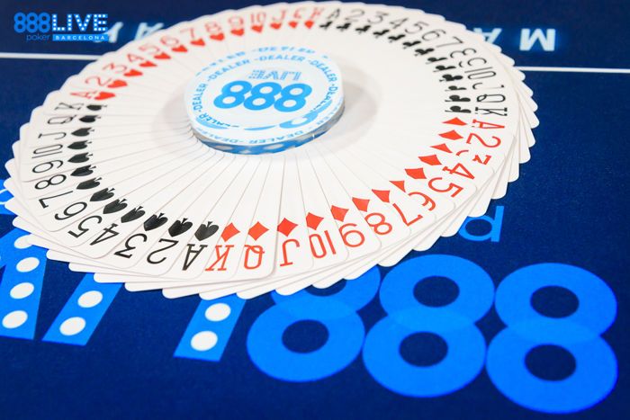 Logo dan kartu 888poker