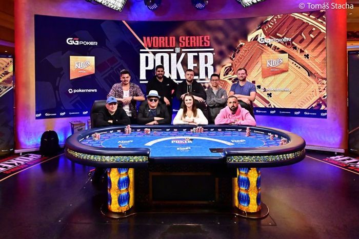 Group photo at the final table