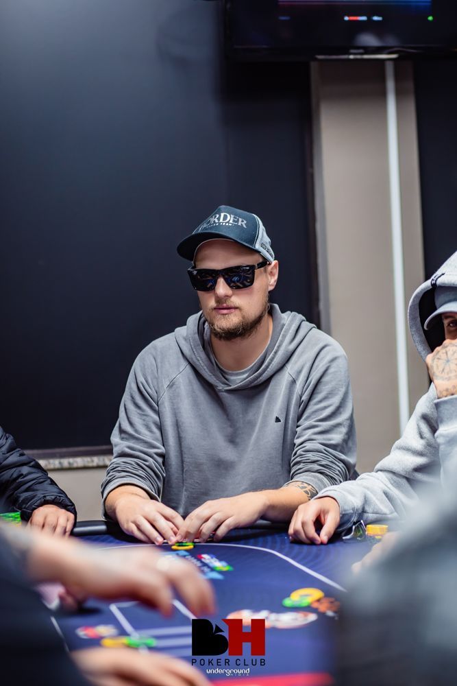 Gabriel Schroder está na FT do Main Event da WSOP Paradise