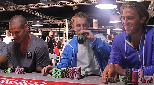 PokerNews Boulevard: Johan van Til beste speler op dag 1B Partouche Poker Tour, en meer...