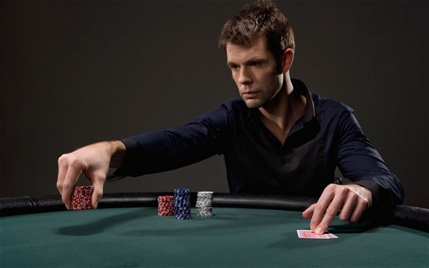 Cos'è una faccia da poker? Posso usare la faccia da poker nel poker dei casinò online?
