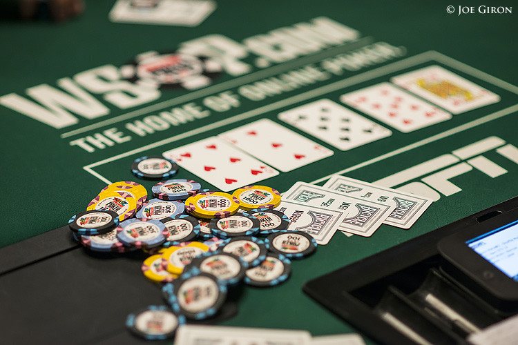Best strategy for small poker tournaments
