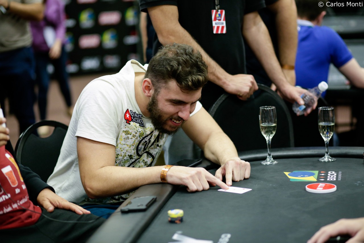 Jogo short stack em torneios de poker