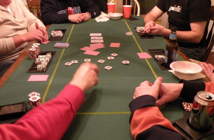 People playing live poker vs online poker player