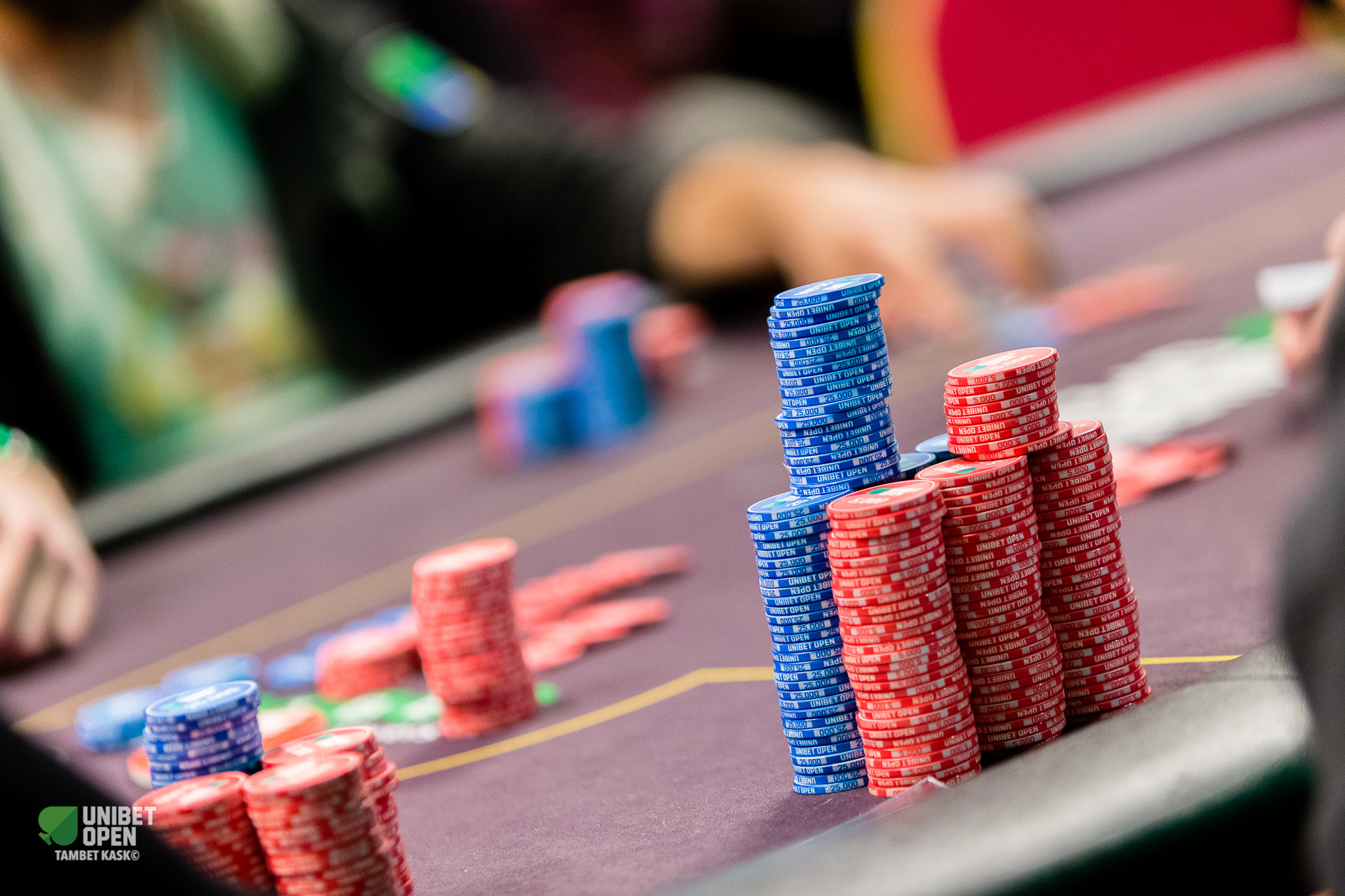 How To Play Live Poker Tournaments