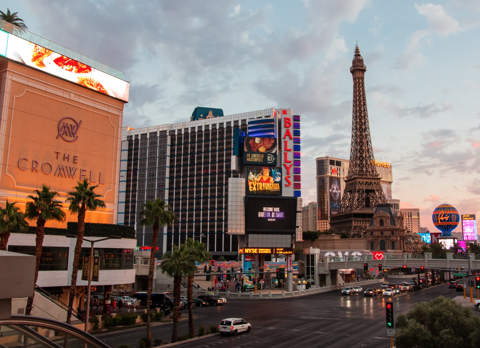 Hotel tower transferring from Horseshoe to Paris Las Vegas