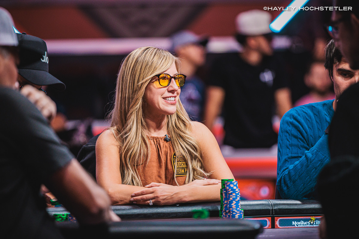 Shundan Xiao and Kristen Foxen Chase History on Day 6 of Main Event