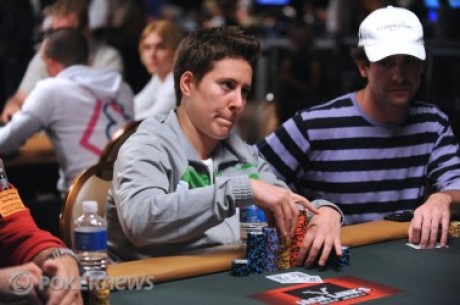 2010 World Series of Poker, Día 43: Assouline delante & Collopy y Selbst cerca