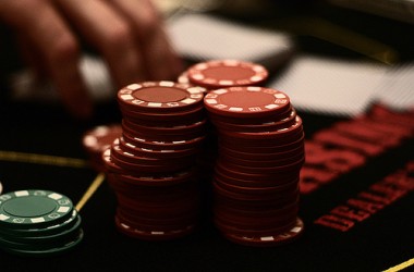 Strategie nel Poker – Giocatori che puntano al flop e fanno check al turn
