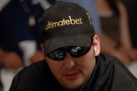 Phil Hellmuth baila fuera de las mesas