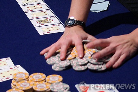 Oubliez la "poker face" et concentrez-vous sur les mains de vos adversaires pour détecter des tells