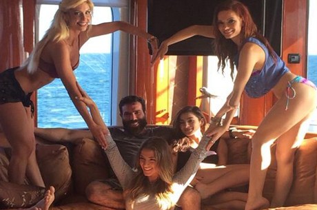 Dan Bilzerian, el mayor 'baller' del póker, ya tiene su propio documental